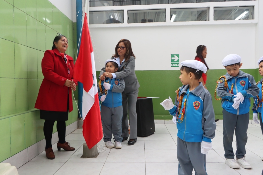 II.EE PUBLICAS Y PRIVADAS CELEBRAN CON ENTUSIASMO EL DÍA DE LA BANDERA