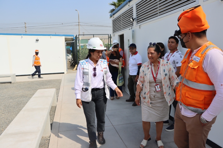 DIRECTORA NELLY CUNZA PARTICIPA EN ENTREGA DE ESCUELAS TEMPORALES DE PEIP BICENTENARIO IE. SAN FELIPE – COMAS