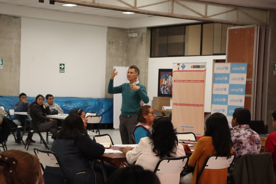 TUTORES Y PSICOLOGOS DE UGEL 04 RECIBEN CAPACITACIÓN SOBRE CONSULTA PARTICIPATIVA CENTRADA EN ADOLESCENTES