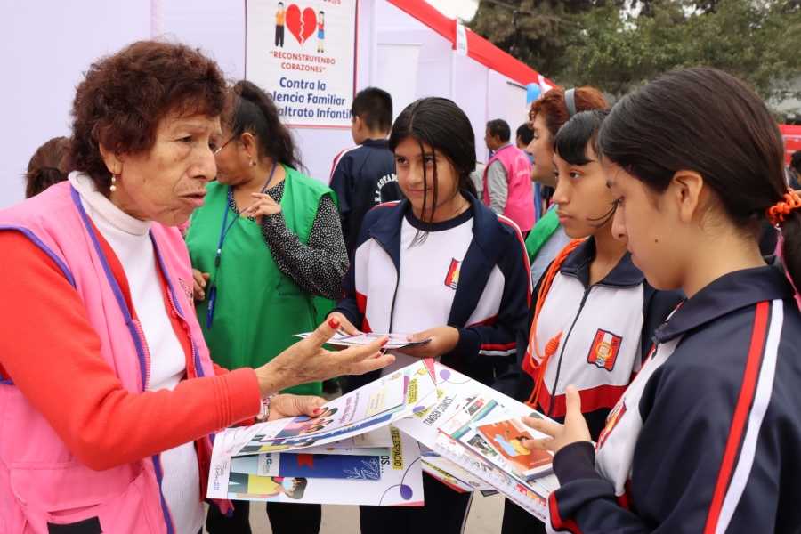 ESCOLARES PARTICIPAN EN FERIA INFORMATIVA DE PREVENCIÓN CONTRA EL TRABAJO INFANTIL