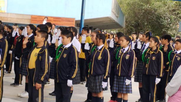 POLICIAS ESCOLARES JURAMENTAN POR EL DÍA DE LA BANDERA