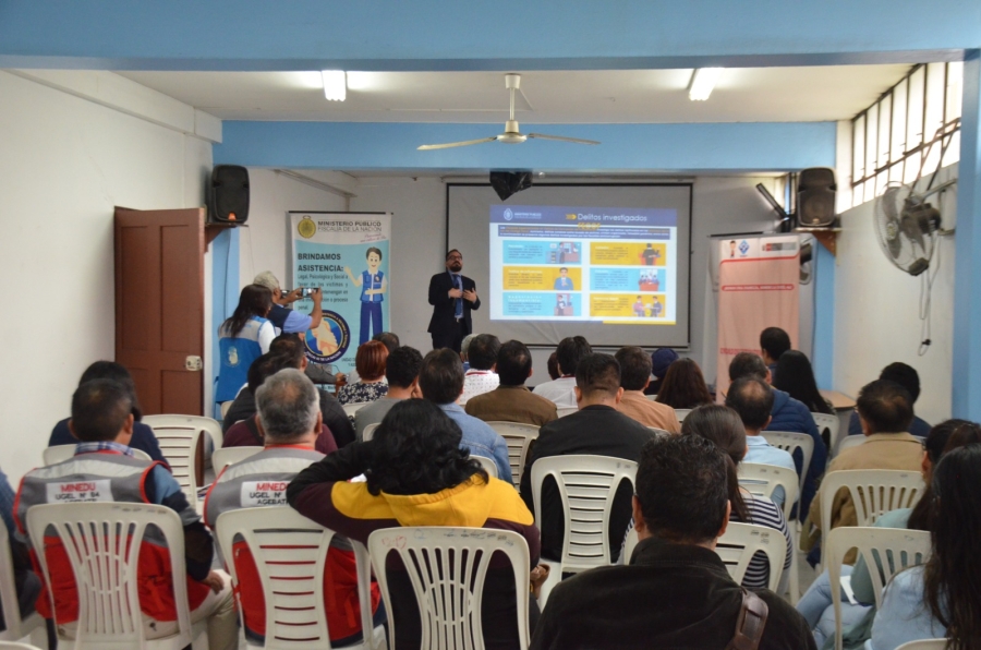 FISCALÍA ANTICORRUPCÍON DE LIMA NORTE BRINDA CHARLA DE SENSIBILIZACIÓN A SERVIDORES PÚBLICOS DE UGEL 04