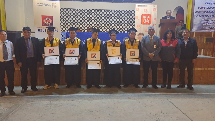 ESTUDIANTES DE CETPRO JESÚS OBRERO DE COMAS RECIBEN TÍTULO TÉCNICO A NOMBRE DE LA NACIÓN