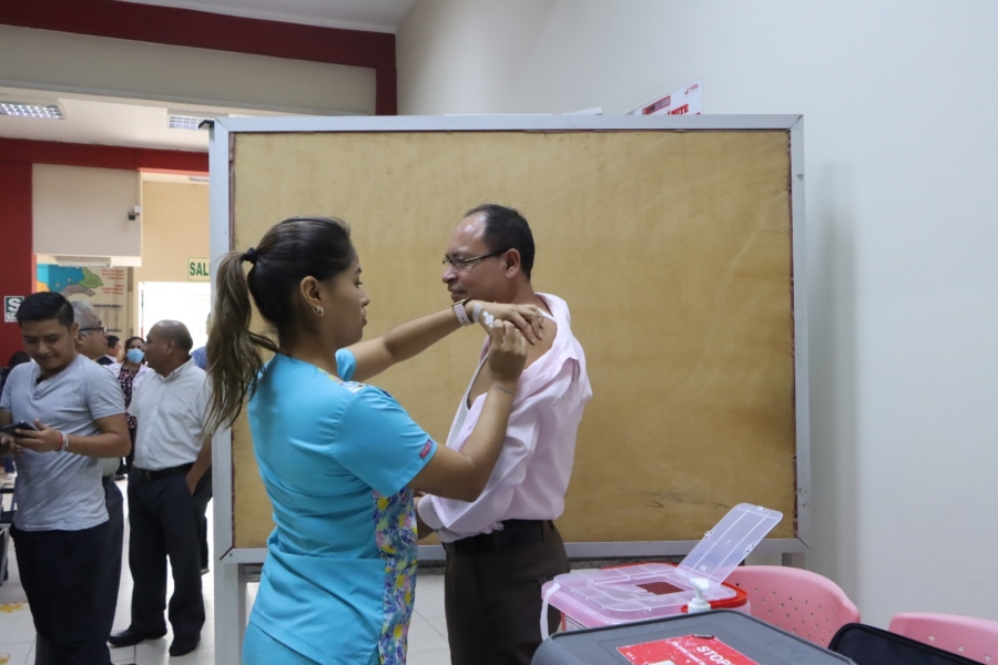 JORNADA DE VACUNACIÓN EN LA UGEL 04