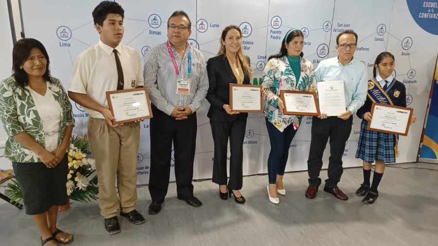 DRELM REALIZÓ RECONOCIMIENTO A ALCALDES DE NUESTRA CIUDAD POR SU CONTRIBUCIÓN A LA MEJORA DEL SISTEMA EDUCATIVO