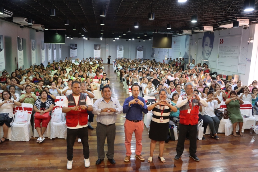 DIRECTIVOS DE UGEL 04 CONOCEN A DETALLE LINEAMIENTOS EDUCATIVOS PARA DESARROLLO DE ESCUELA DE LA CONFIANZA