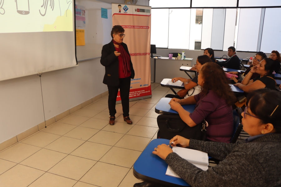 DOCENTES DE EBA SE CAPACITAN EN TALLER DE HABILIDADES SOCIOEMOCIONALES