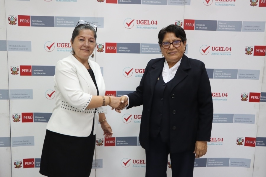 NUEVA JEFA DE AGEBRE Y CUATRO ESPECIALISTAS SE SUMAN A LA GRAN TAREA PEDAGÓGICA DE LA UGEL 04