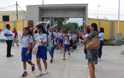 ESCOLARES DE ESCUELAS PÚBLICAS RETORNARON A CLASES EN AMBIENTE REGOCIJO