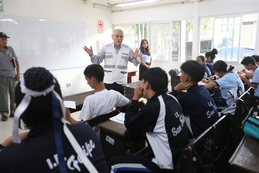 MINISTRO DE EDUCACIÓN SUPERVISÓ AULAS TEMPORALES DE FUTURA ESCUELA BICENTENARIO SAN FELIPE EN COMAS