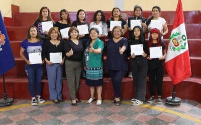 ESTUDIANTES DE COSMETOLOGÍA DE CETPRO CARABAYLLO RECIBEN CERTIFICADOS AL CONCLUIR FORMACIÓN TÉCNICA