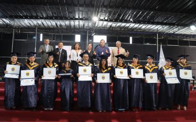 ESTUDIANTES DE CETPRO JUANA CUADROS RECIBEN CERTIFICADOS EN EMOTIVA CEREMONIA DE TITULACIÓN