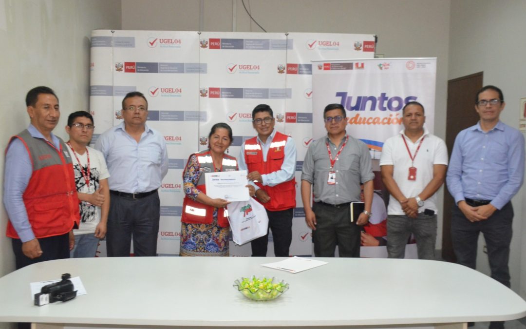 PROGRAMA JUNTOS ENTREGA RECONOCIMIENTO A II.EE. Y A UGEL 04 POR REGISTRAR AL 100 POR CIENTO MATRÍCULAS Y ASISTENCIAS EN SIAGIE