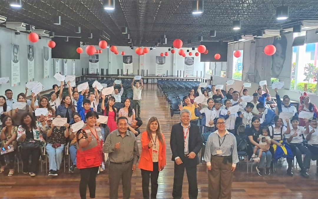 GANADORES DE CONCURSO CREA Y EMPRENDE 2023 RECIBEN RECONOCIMIENTO DE UGEL 04