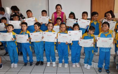 ESTUDIANTES Y DOCENTES GANADORES DE CONCURSOS EDUCATIVOS RECIBEN RECONOCIMIENTO DE UGEL 04