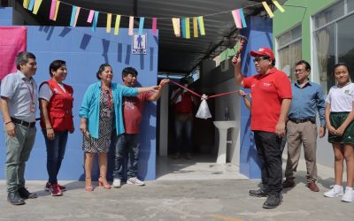 IE 2065 JOSÉ ENCINAS SE BENEFICIA CON MOBILIARIO ESCOLAR, MEJORAMIENTO DE SS. HH. Y DE UN SALÓN DE CLASES