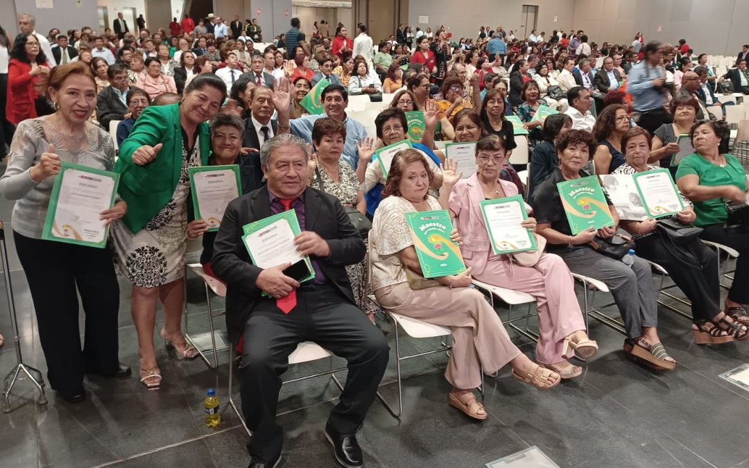 MERECIDO RECONOCIMIENTO A DOCENTES CESANTES