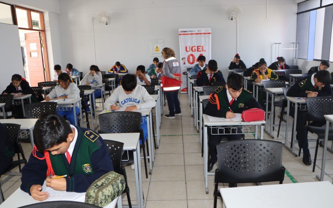 ESTUDIANTES DE II.EE. PÚBLICAS Y PRIVADAS RINDIERON EXAMEN EN CONCURSO NACIONAL DE MATEMÁTICA DE ACEROS AREQUIPA