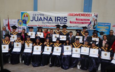 EGRESADOS DE CETPRO JUANA CUADROS RECIBEN TÍTULO DE AUXILIAR TÉCNICO