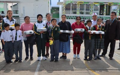 IE 2065 J. A. ENCINAS ADQUIERE LAPTOP Y PROYECTORES PARA SUS AULAS