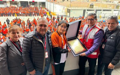 UGEL 04 Y COLEGIO LICEO SANTO DOMINGO PREMIAN A LIANA TORRES POR SU DESTACADA PARTICIPACIÓN MUNDIAL EN VÓLEY SUB-17