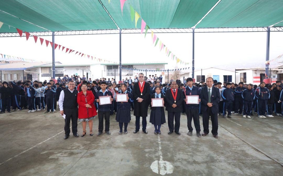 Estudiantes de  I.E. Torre Blanca juramentan como primeros Jueces de Paz Escolares de Lima Norte
