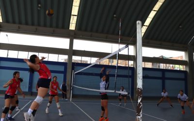 IEP MIGUEL DE CERVANTES SE CORONA CAMPEÓN ABSOLUTO DE VÓLEY FEMENINO EN JUEGOS ESCOLARES 2025 – ETAPA UGEL 04