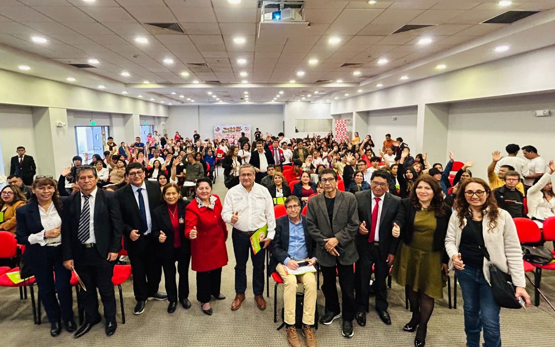 ESTUDIANTES DE EBA PARTICIPAN EN VII CONGRESO INTERNACIONAL ORGANIZADO POR LA UGEL 04