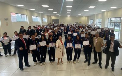 GANADORES DE JUEGOS FLORALES ESCOLARES 2025 RECIBEN RECONOCIMIENTO DE UGEL 04