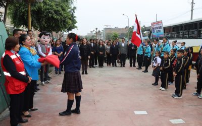 SERVIDORES DE UGEL 04 FORTALECEN IDENTIDAD NACIONAL EN CEREMONIA CÍVICA PATRIÓTICA