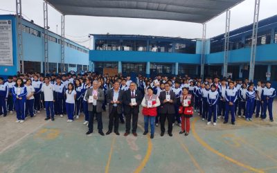 ESTUDIANTES DE IE SANTA ISABEL RECIBEN COLECCIÓN “POPULIBROS” DE CASA DE LA LITERATURA