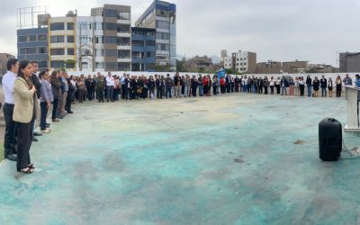 FERVOROSA PARTICIPACIÓN DE SERVIDORES EN CEREMONIA DE ENTONACIÓN DE HIMNO NACIONAL