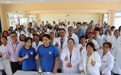 UGEL 04 ENTREGA KITS DE LABORATORIO Y UNIFORMES PARA FORTALECER  ENSEÑANZA CIENTÍFICA EN II.EE. PÚBLICOS