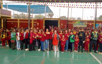 DIRECTORA DE LA UGEL 04 PARTICIPA EN CEREMONIA DE IZAMIENTO DEL PABELLÓN NACIONAL EN CARABAYLLO