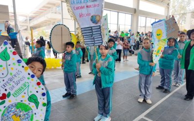 ESTUDIANTES SENSIBILIZAN A LA COMUNIDAD SOBRE USO EFICIENTE DE LA ENERGÍA