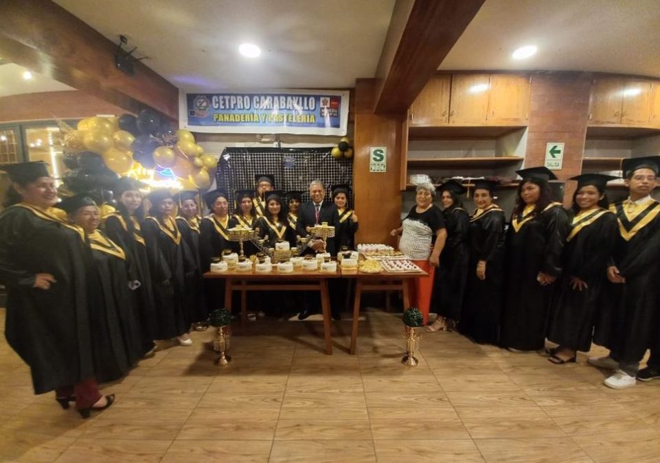 ESTUDIANTES DE CETPRO CARABAYLLO CULMINAN SU FORMACIÓN AUXILIAR TÉCNICO EN PANADERÍA Y PASTELERÍA