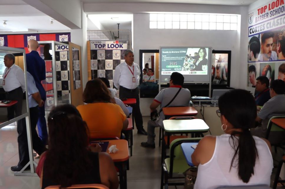 DIRECTIVOS SE REÚNEN PARA FORTALECER LA GESTIÓN EDUCATIVA EN LOS CETPRO
